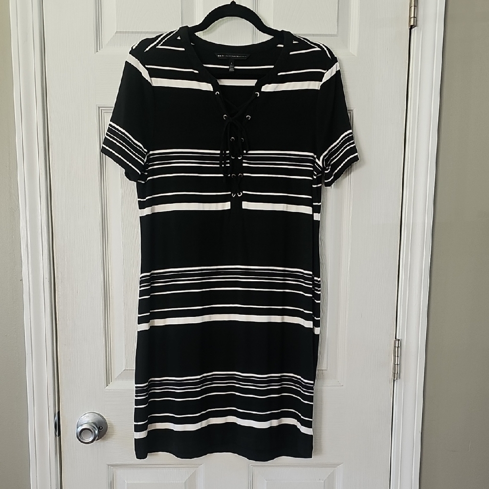 White House Black Market Black & White Striped Short Sleeve Dress Size Large